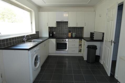 KITCHEN / DINING