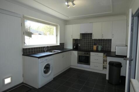 KITCHEN / DINING