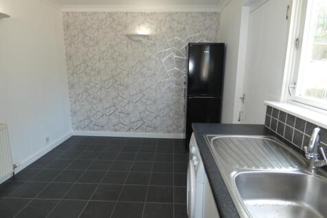 KITCHEN / DINING
