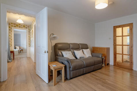 Lounge towards Hall