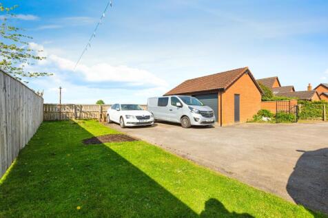 Double Garage &amp; Driveway