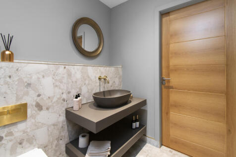 2nd Downstairs Wc