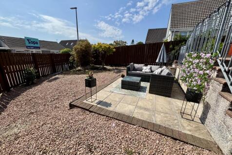 Private front garden