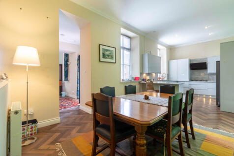 Kitchen/Dining Area