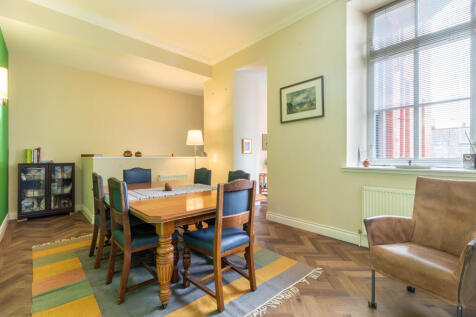 Kitchen/Dining Area