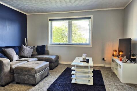 Living room 2.JPG