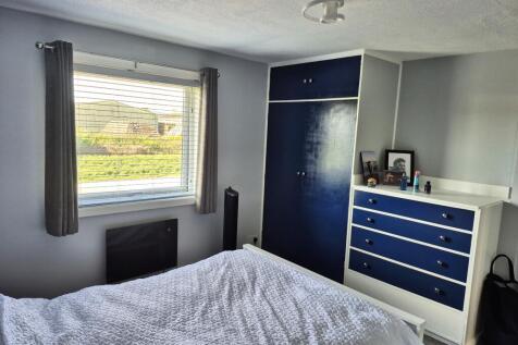 Bedroom 2.JPG
