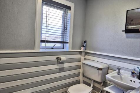 Bathroom.JPG