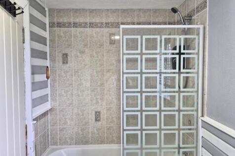 Bathroom 2.JPG