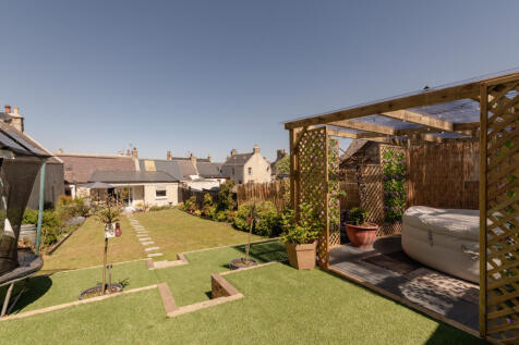 Garden to House