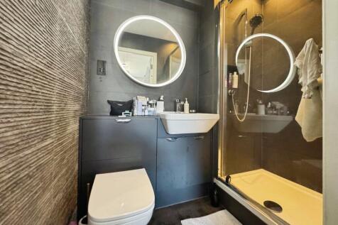 Master En-Suite