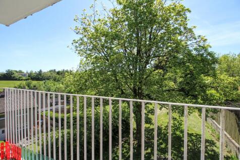 Balcony angle