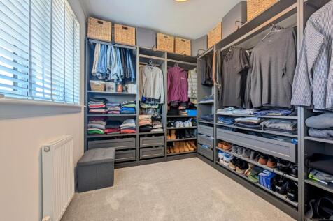 Dressing Room - Bedroom 4 