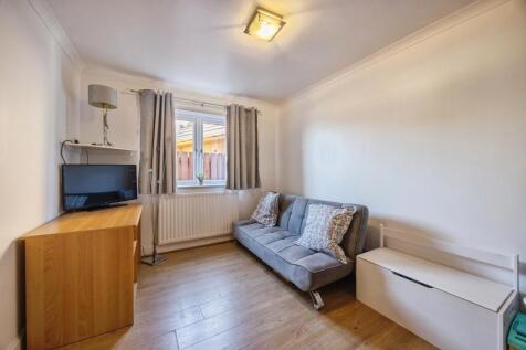 Lounge / Bedroom 6