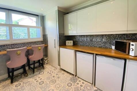 Breakfasting Kitchen