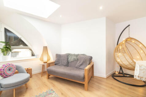 Open-Plan Living Area/Kitchen