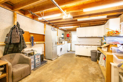 Garage/Workshop