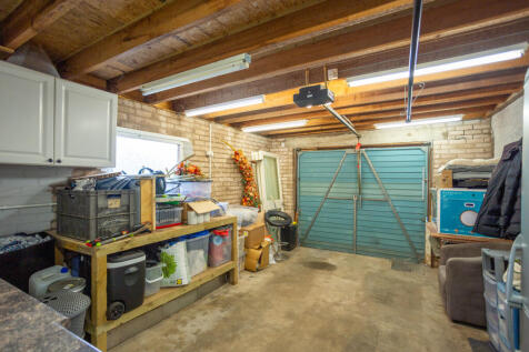 Garage/Workshop