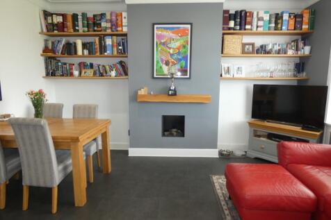 KITCHEN / DINING