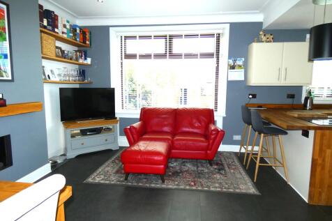 KITCHEN / DINING