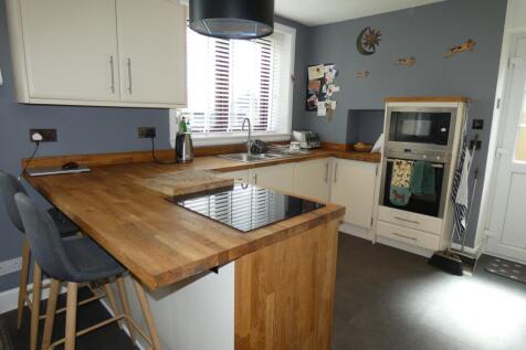 KITCHEN / DINING