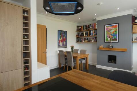 KITCHEN / DINING