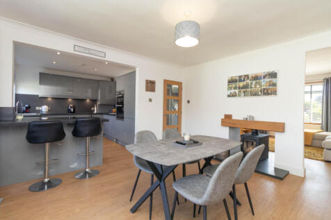 Open-Plan Kitchen/Dining Area