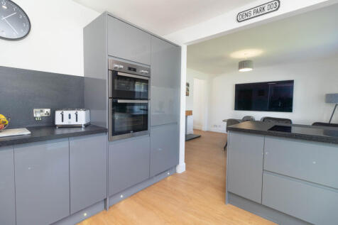 Open-Plan Kitchen/Dining Area