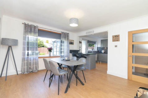 Open-Plan Kitchen/Dining Area