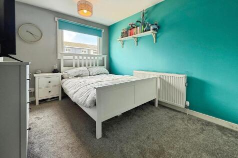 Bedroom / Dining room