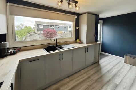 Kitchen shot 2