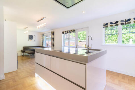 Open-Plan Kitchen/Dining Room