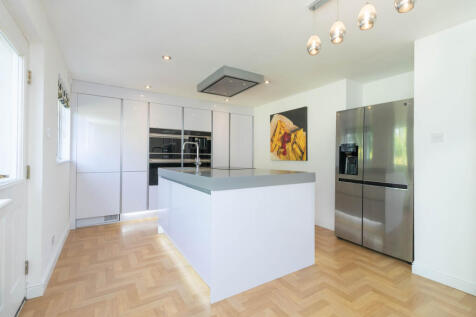 Open-Plan Kitchen/Dining Room