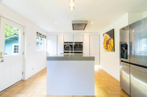 Open-Plan Kitchen/Dining Room