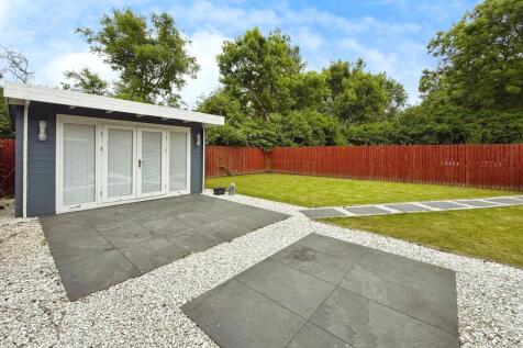Garden patio and entertaining area