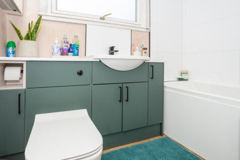 Upstairs Family Bathroom