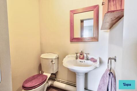 Bedroom 1 ensuite