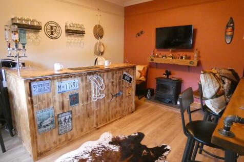 BAR / BEDROOM