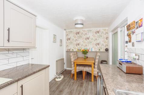 Kitchen/Dining Area