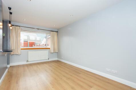 Lounge/Dining Areas