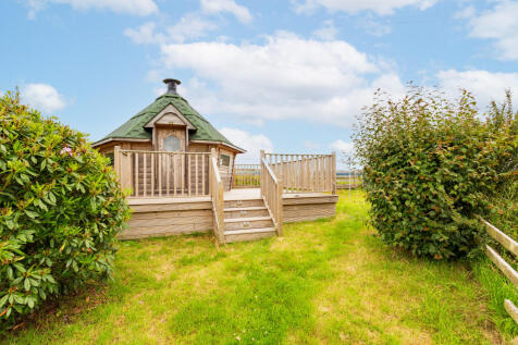 Rear Garden &amp; Shepherd&#39;s Hut