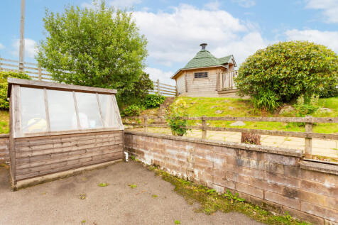 Rear Garden &amp; Shepherd&#39;s Hut