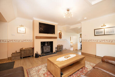 Lounge/Sitting Room