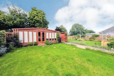 Garden &amp; Outbuilding