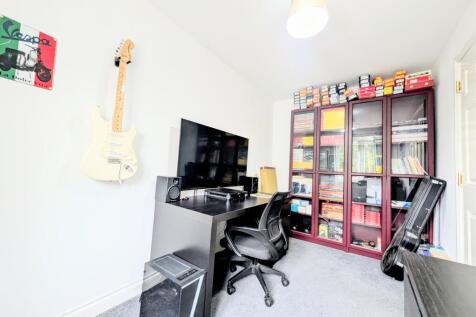 Bedroom / Office