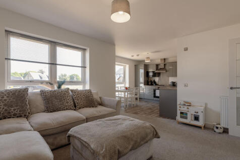 Lounge to Kitchen