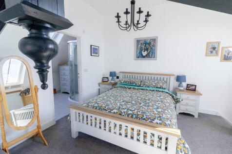 Bedroom to Ensuite