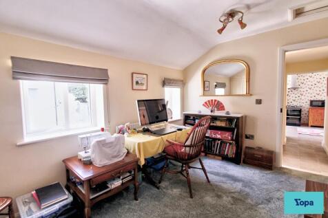 Bedroom 3/office