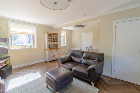 Lounge to Dining Area