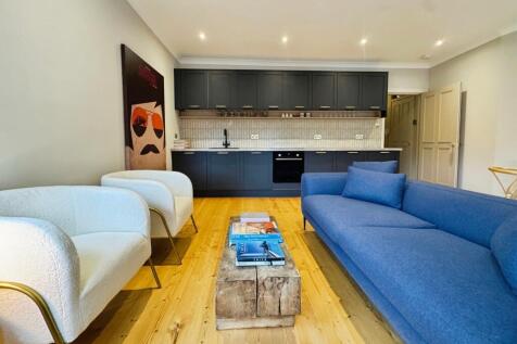 Lounge/Kitchen